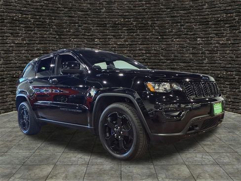 Used 2018 Jeep Grand Cherokee Laredo image 1