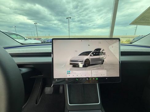 Used 2026 Tesla Model Y AWD image 22
