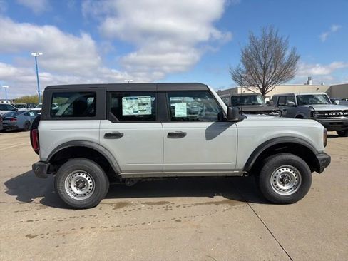 New 2026 Ford Bronco 4-Door AWD/4WD image 3