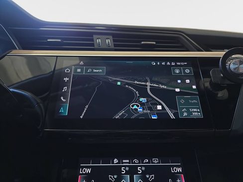 Certified 2024 Audi Q8 e-tron Premium Plus w/ Premium Plus Package AWD/4WD image 23
