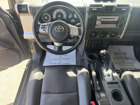 Used 2010 Toyota FJ Cruiser 4WD image 25