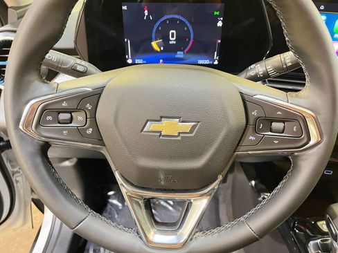 Used 2025 Chevrolet Trax LT w/ LT Convenience Package image 28