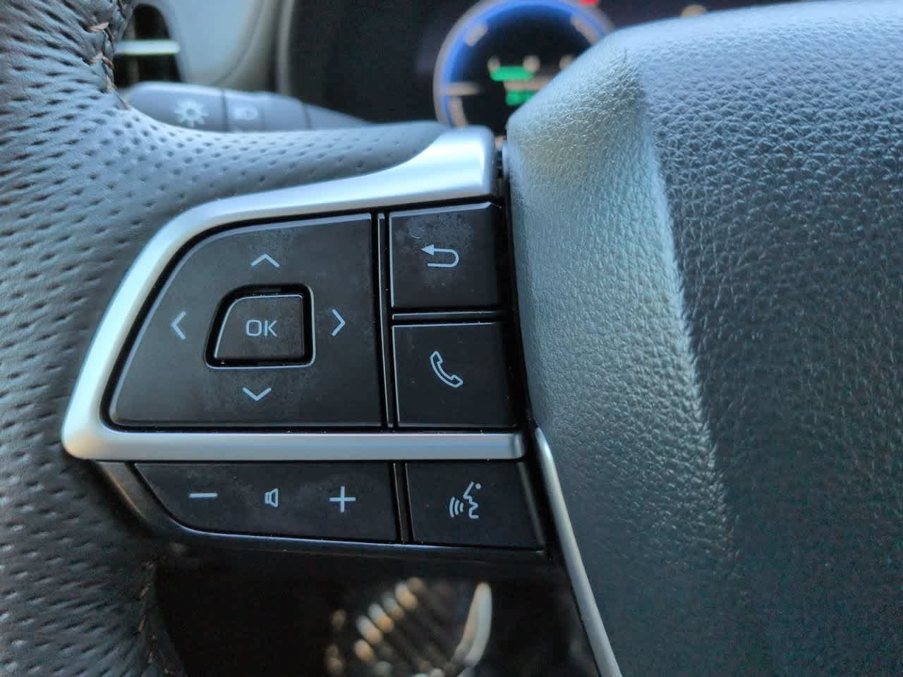 Used 2026 Toyota Sienna Platinum AWD/4WD image 25