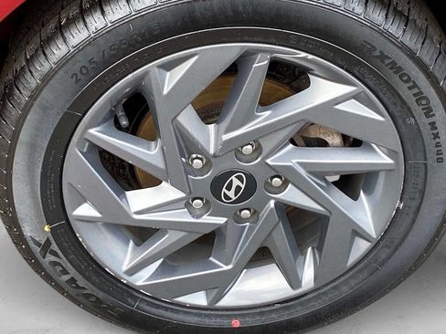 Used 2024 Hyundai Elantra SEL FWD image 22