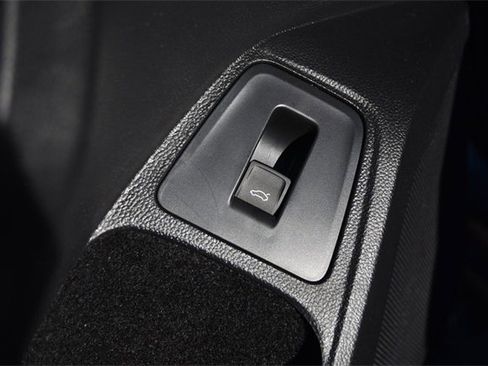 Certified 2022 Volkswagen Tiguan SE w/ Panoramic Sunroof Package image 9