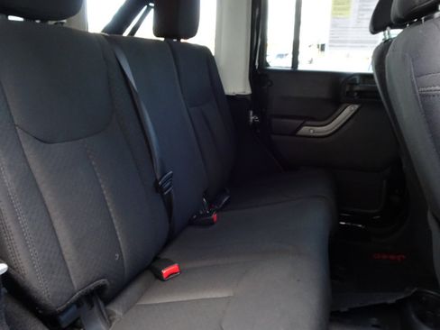 Used 2018 Jeep Wrangler Unlimited Sport S image 13