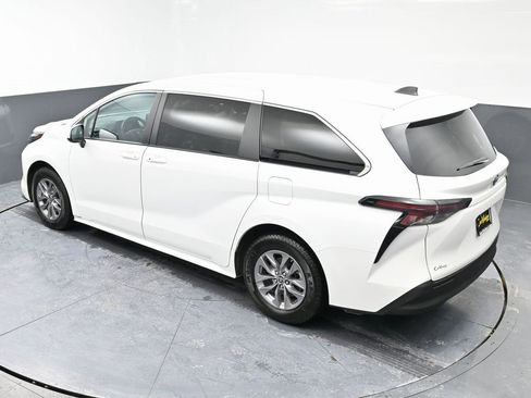 Used 2024 Toyota Sienna LE image 45