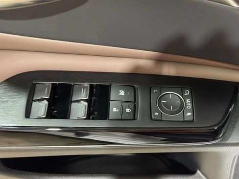 Used 2025 Lexus ES 300h Ultra Luxury w/ Accessory Package (Z2) FWD image 23