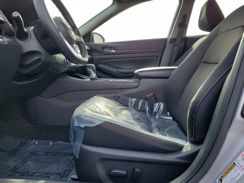 Used 2024 Nissan Altima 2.5 SV image 16