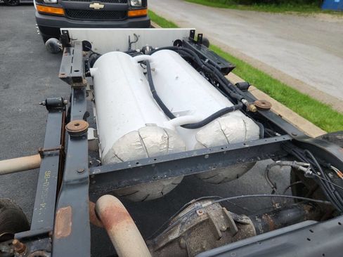 Used 2017 Ford E-450 and Econoline 450 Super Duty w/ Power Windows & Locks Group image 17