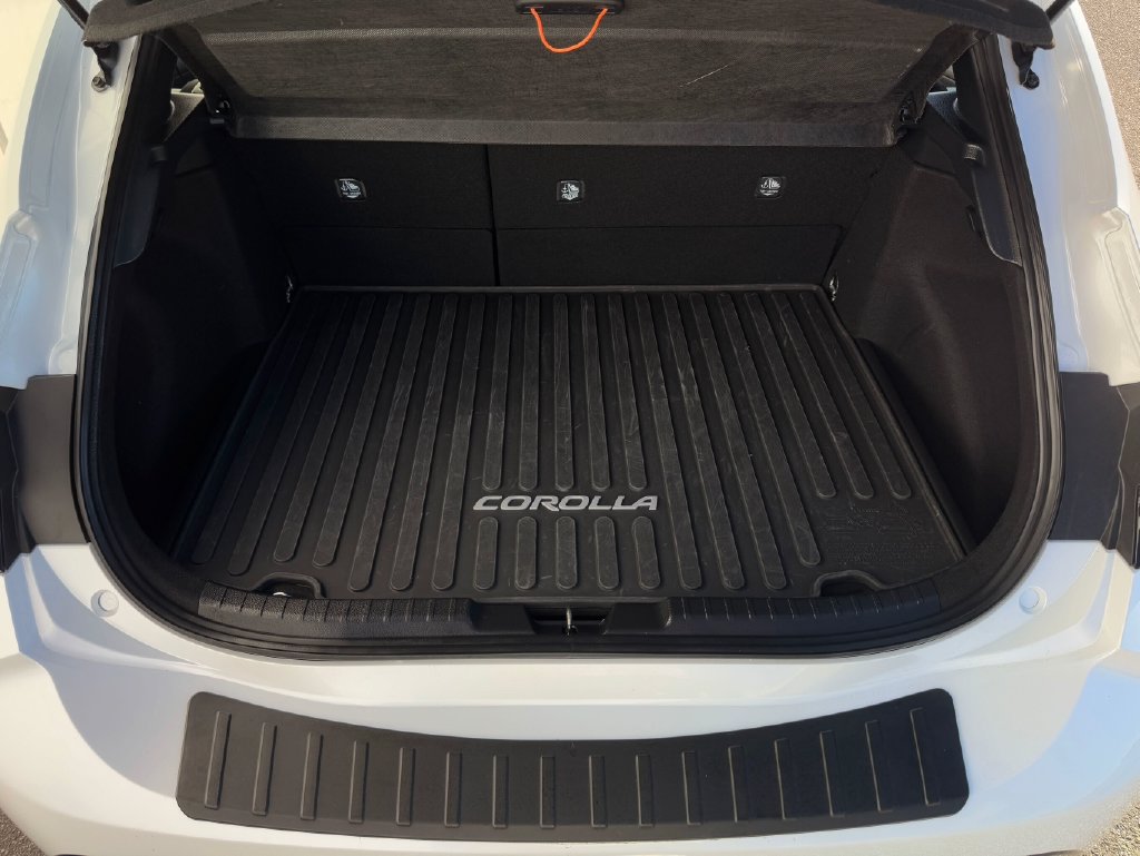Certified 2025 Toyota Corolla SE w/ SE Package FWD image 21