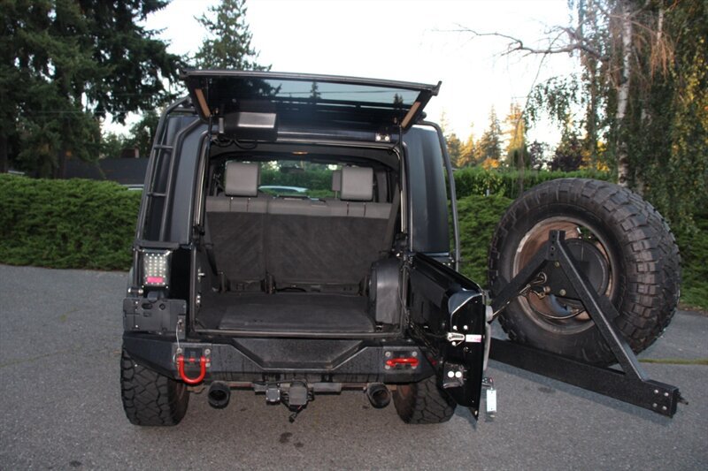 Used 2009 Jeep Wrangler Unlimited Sahara AWD/4WD image 16