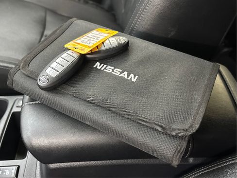 Used 2017 Nissan Rogue SL AWD/4WD image 39