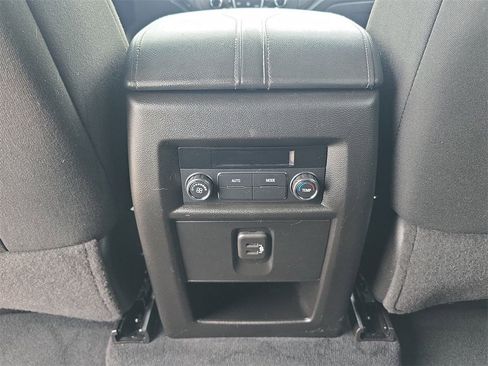 Certified 2022 Chevrolet Traverse LT image 22