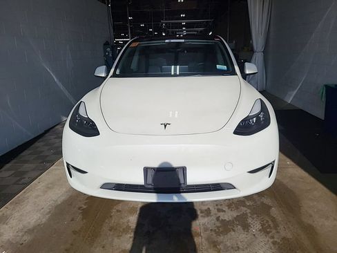 Used 2023 Tesla Model Y Long Range AWD/4WD image 2