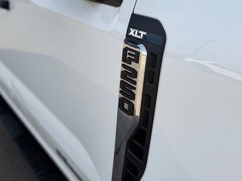 Used 2023 Ford F250 XLT w/ FX4 Off-Road Package image 3