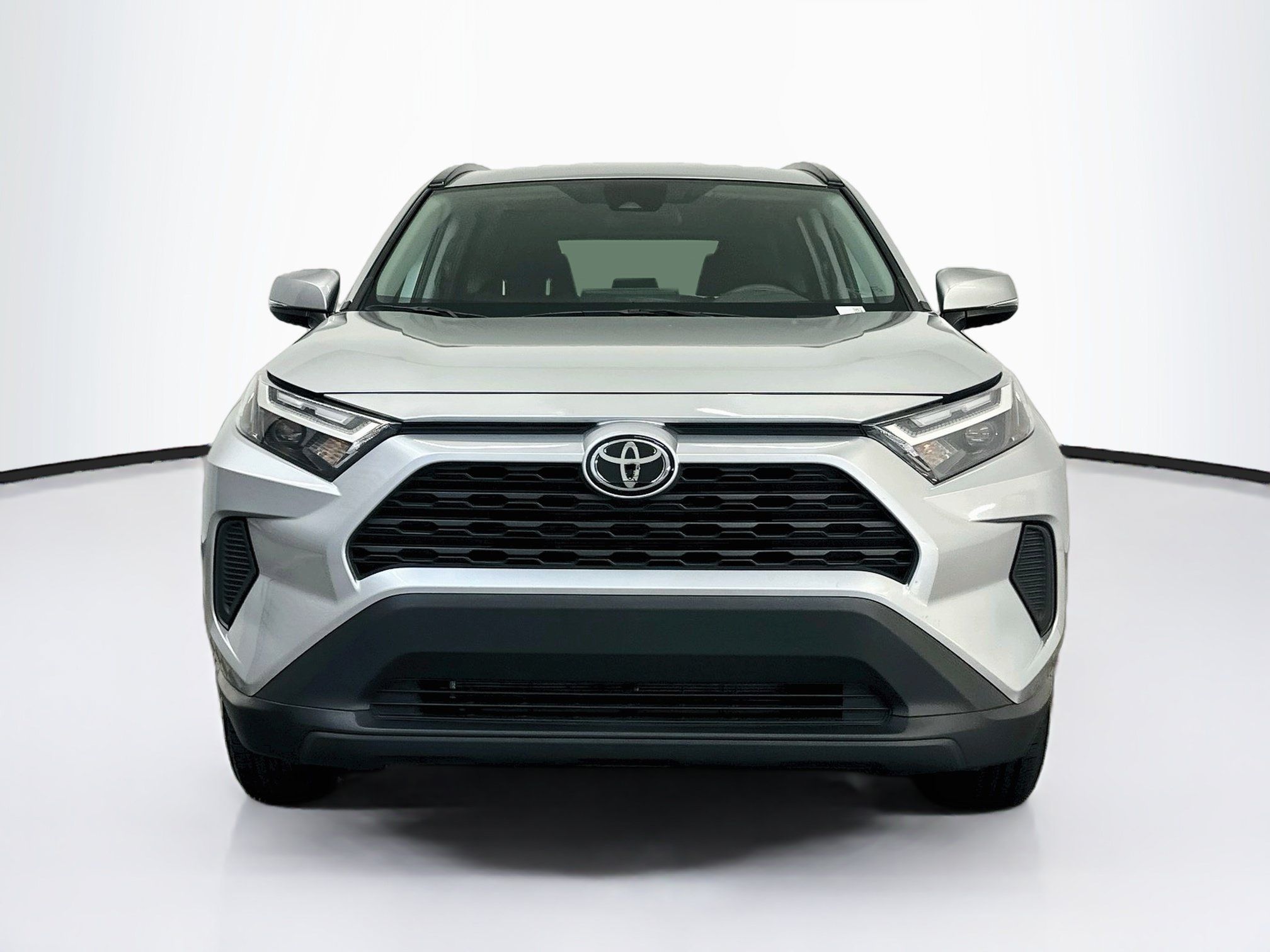 Used 2025 Toyota RAV4 XLE AWD/4WD image 2