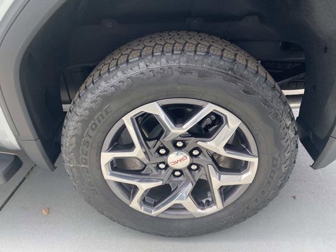 Used 2026 GMC Sierra 1500 SLT w/ SLT Premium Plus Package image 11