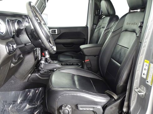 Used 2018 Jeep Wrangler Unlimited Sahara image 11