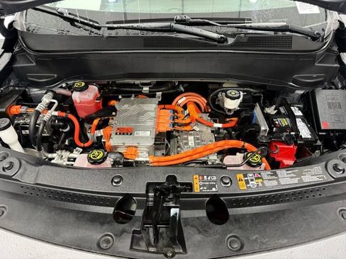 Used 2023 Chevrolet Bolt EUV LT w/ Convenience Package FWD image 8