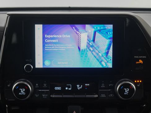 Used 2024 Toyota Highlander XLE image 18