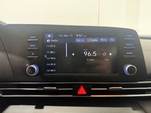 Used 2025 Hyundai Elantra SE image 12