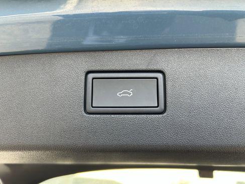 Certified 2025 Volkswagen Tiguan SE image 27