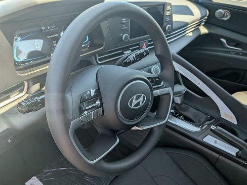 New 2026 Hyundai Elantra SE FWD image 18