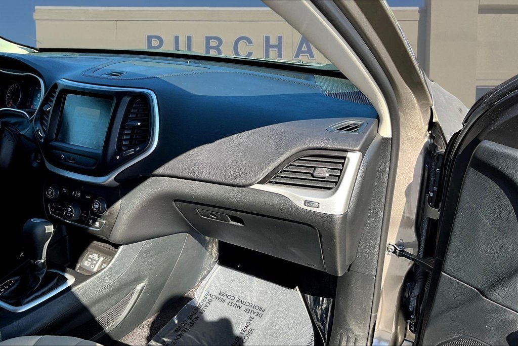 Used 2016 Jeep Cherokee Latitude w/ Comfort/Convenience Group FWD image 28