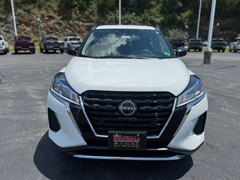 New 2025 Nissan Kicks Play S FWD image 2