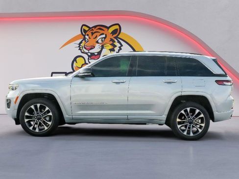 Used 2023 Jeep Grand Cherokee Overland RWD image 8