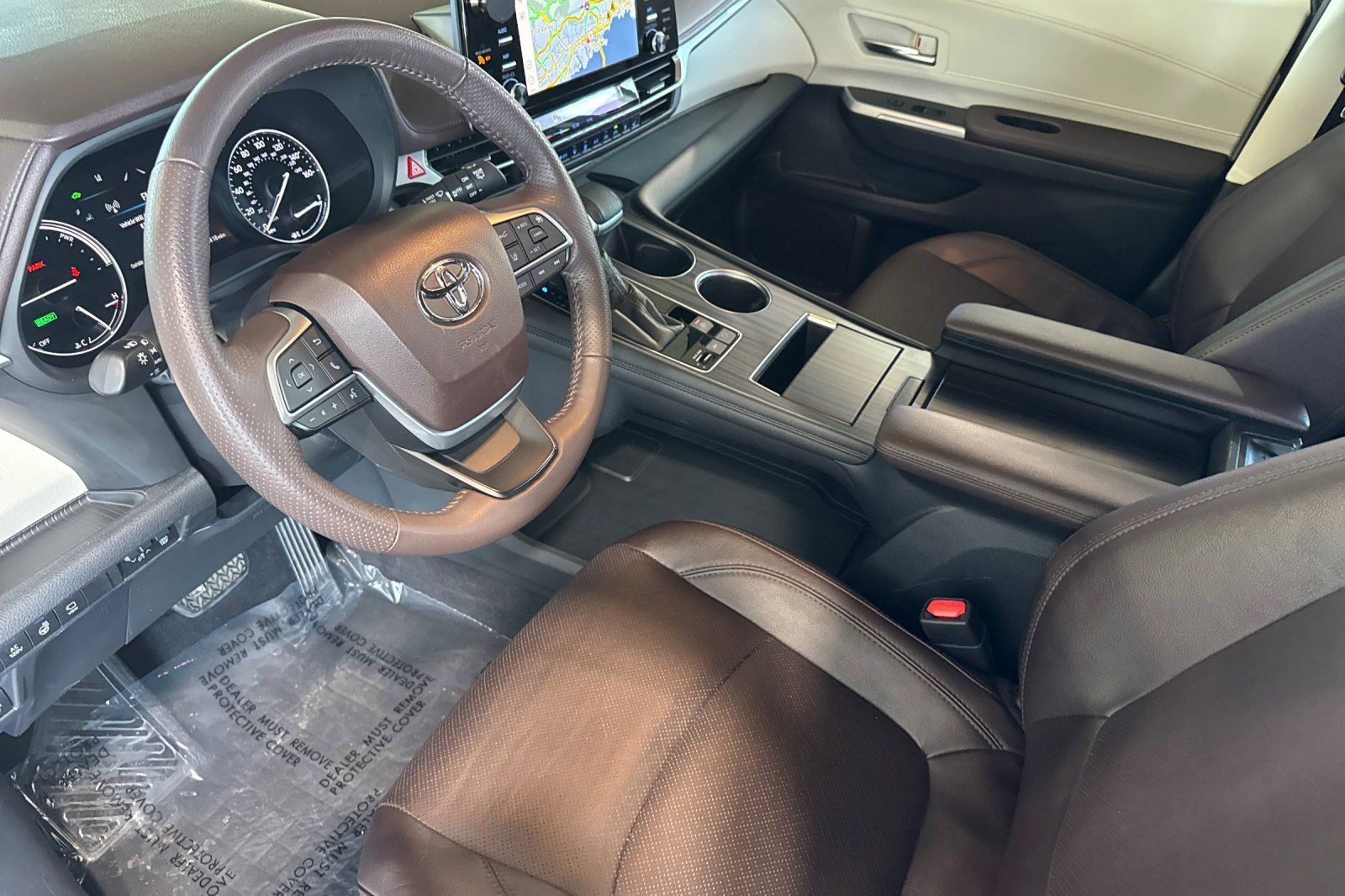Used 2021 Toyota Sienna Platinum FWD image 4