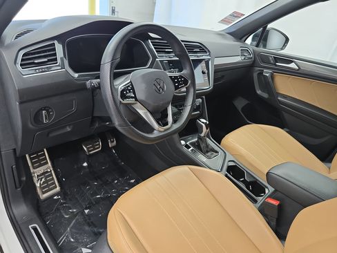 Certified 2024 Volkswagen Tiguan SE R-Line FWD image 17
