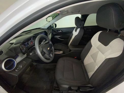 Used 2024 Chevrolet Trax LS w/ LS Convenience Package FWD image 24