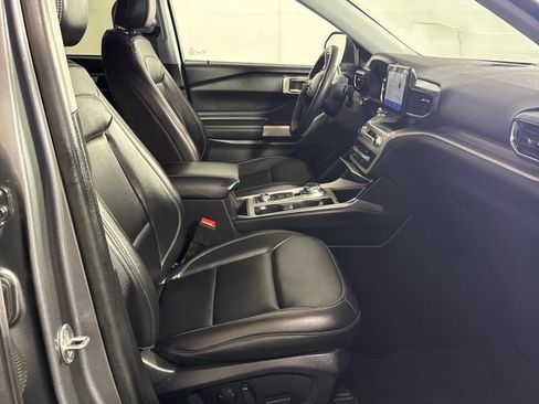 Used 2024 Ford Explorer XLT AWD/4WD image 16