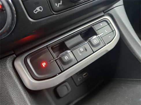 Used 2023 GMC Acadia SLT image 17