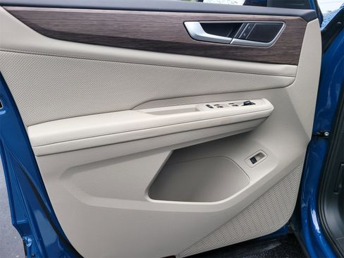 Certified 2025 Volkswagen Atlas SEL image 17