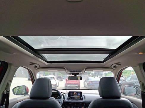 Used 2022 Nissan Rogue SV w/ SV Premium Package image 14