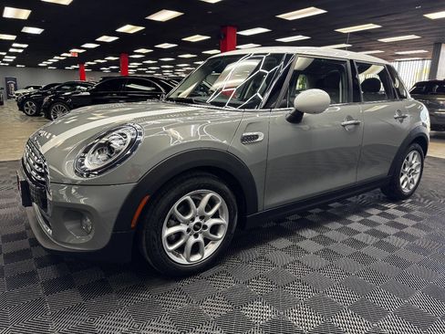 Used 2019 MINI Cooper 4-Door Hardtop w/ Premium Package image 7