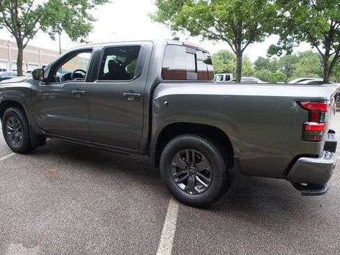 Used 2026 Nissan Frontier SV RWD image 5