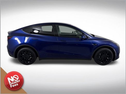 Used 2023 Tesla Model Y Long Range AWD/4WD image 2