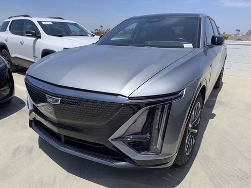 Used 2024 Cadillac Lyriq Sport RWD image 2