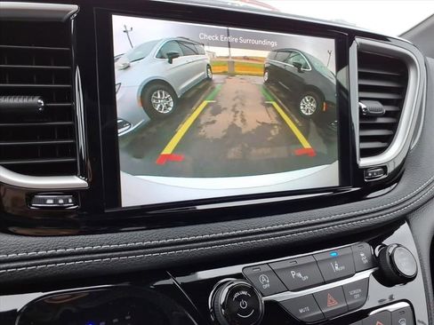 New 2026 Chrysler Pacifica Select image 17