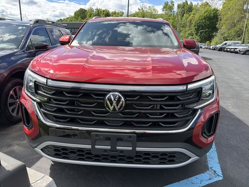 Used 2024 Volkswagen Atlas Cross Sport SE AWD/4WD image 3