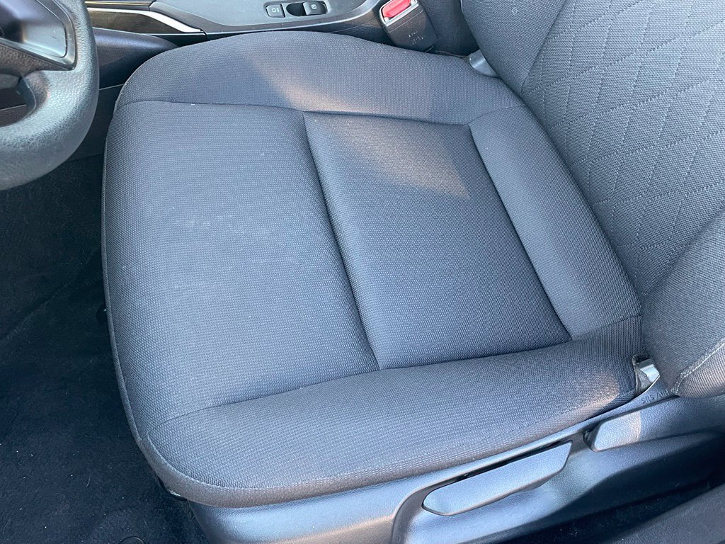 Used 2025 Toyota Corolla LE FWD image 21