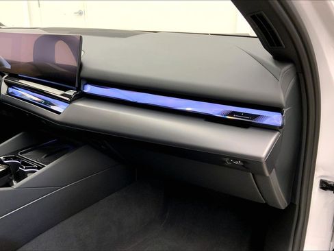 Used 2025 BMW i5 xDrive40 w/ M Sport Package AWD/4WD image 20