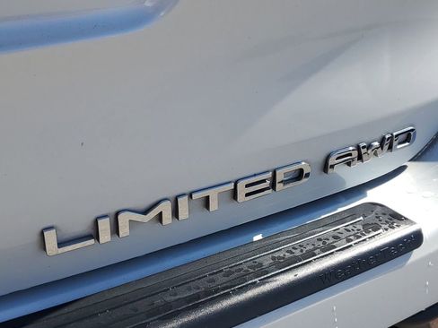 Used 2023 Toyota Highlander Limited image 14