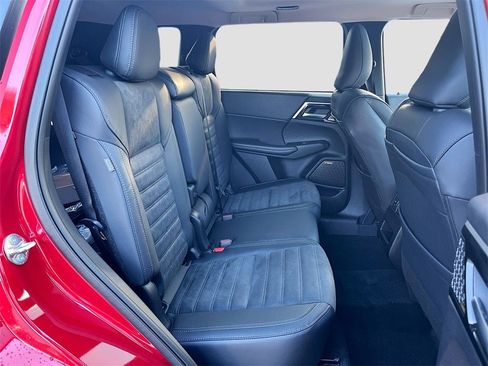 New 2025 Mitsubishi Outlander SE image 29