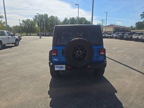Used 2025 Jeep Wrangler Sport AWD/4WD image 7