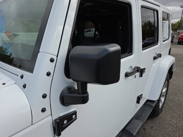 Used 2015 Jeep Wrangler Unlimited Sahara w/ Connectivity Group AWD/4WD image 36